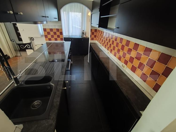 Apartament cu 4 camere semidecomandat, mobilat în Ultracentral