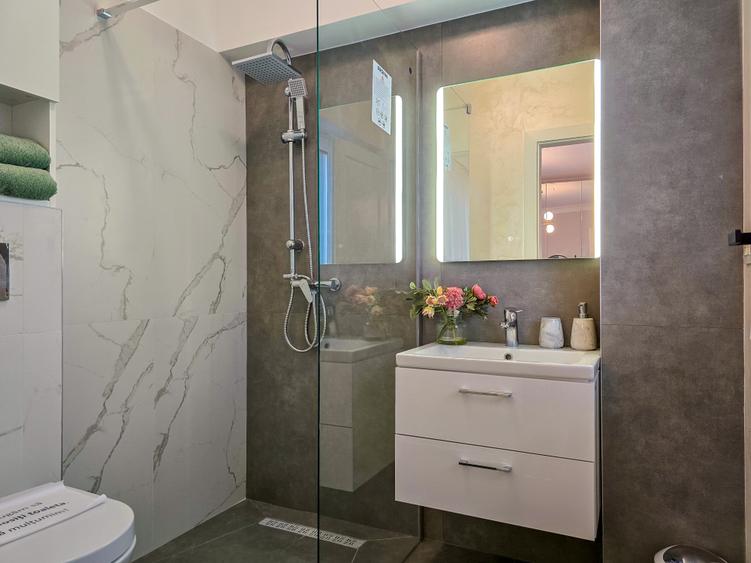 Apartament cu 3 camere decomandat în Galata