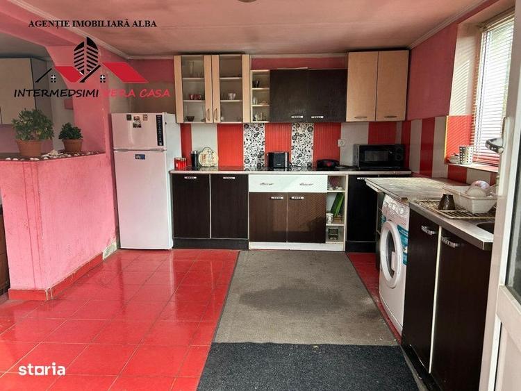 Casă cu 4 camere în Teiu