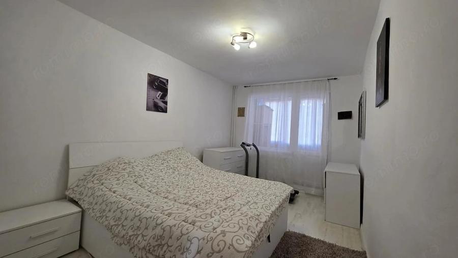 Apartament cu 3 camere semidecomandat în Circumvalațiunii