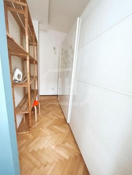 Apartament cu 2 camere semidecomandat, mobilat în Central