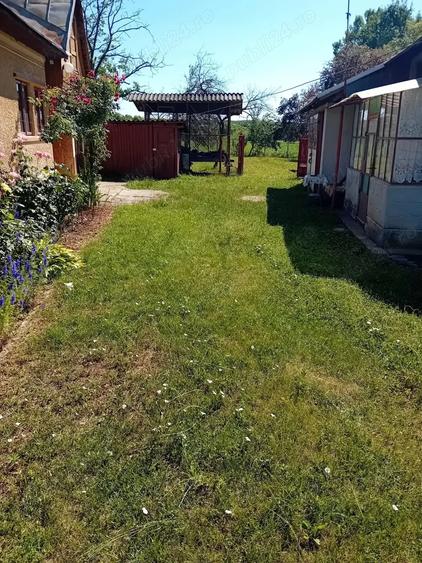 Casă cu 4 camere cu Teren 1400 Mp în Ghirdoveni