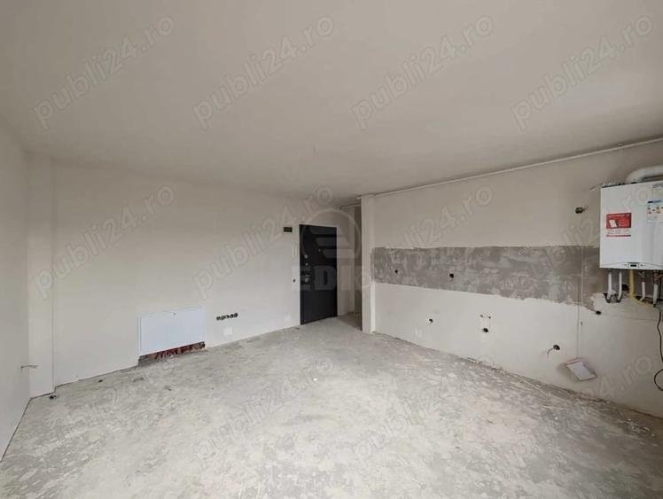 Apartament cu 3 camere semidecomandat în Florești
