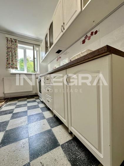 Apartament cu 3 camere decomandat, mobilat în Central