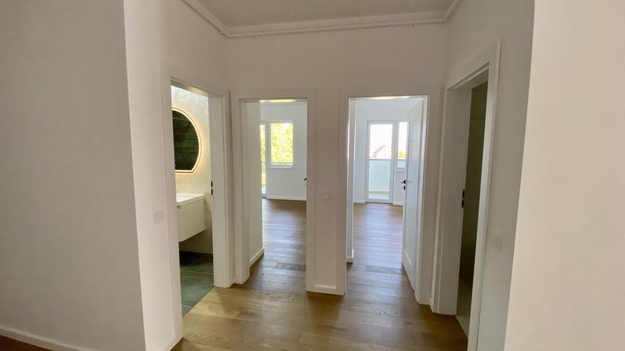 Penthouse cu 4 camere semidecomandat, mobilat în Șelimbăr