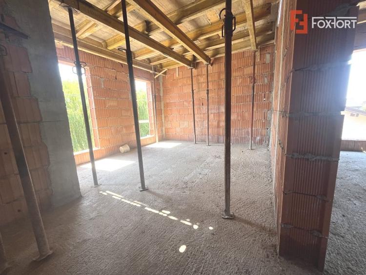 Duplex cu 4 camere cu Canalizare în Moșnița Nouă
