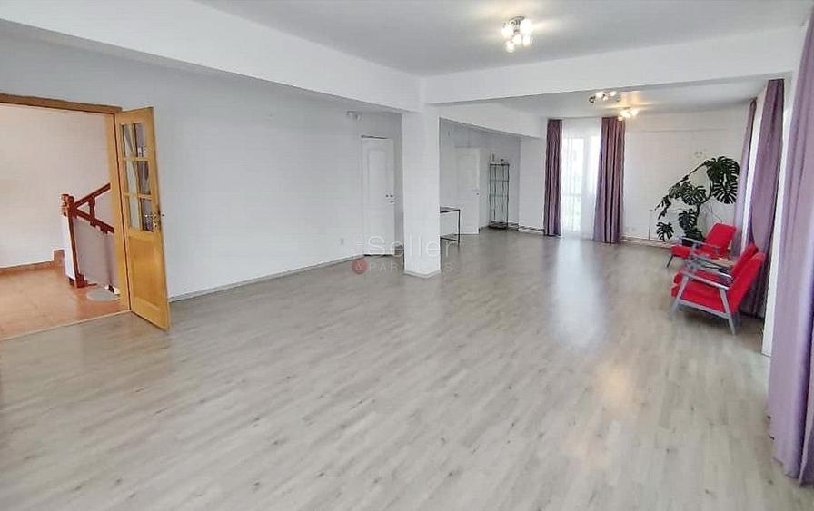 Birou, de 400 mp, în Brașovul Vechi