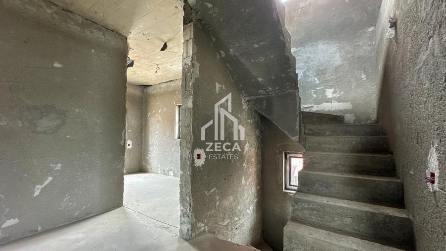Casă individuală cu 7 camere cu Canalizare în Andronache