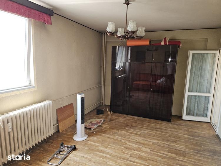 Garsonieră decomandată în Tei