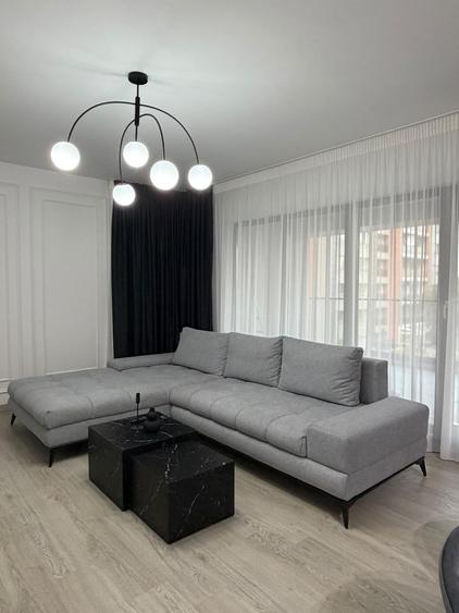 Apartament cu 3 camere semidecomandat, mobilat în Dristor