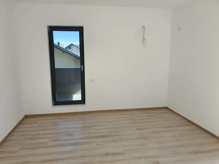 Apartament cu 2 camere decomandat în Titan