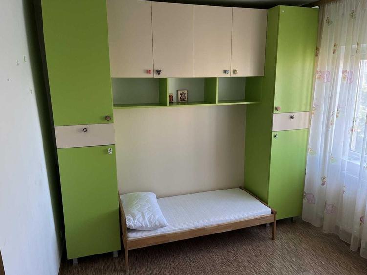 Apartament cu 3 camere semidecomandat în Central
