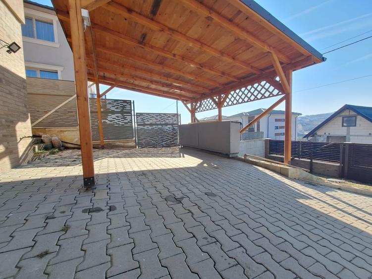 Casă individuală cu 5 camere cu Garaj în Câmpenești