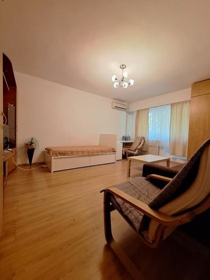 Garsonieră decomandată în Splaiul Unirii