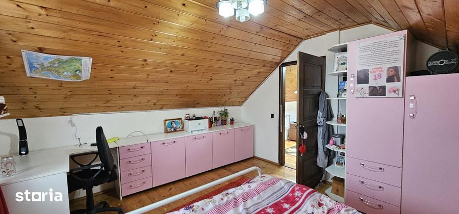 Casă cu 5 camere decomandat cu Teren 250 Mp în Lazaret