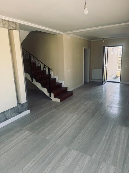 Duplex cu 4 camere cu Canalizare în Giroc