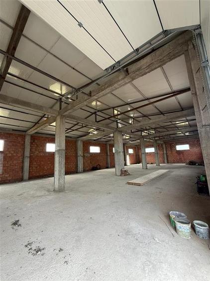 Spațiu industrial, de 596 mp, în Lețcani