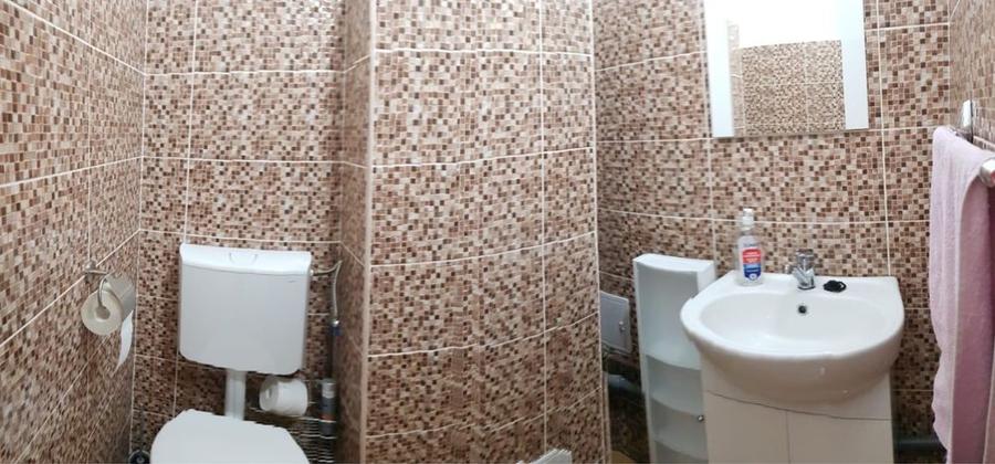 Apartament cu 3 camere decomandat în Corina