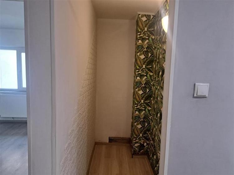 Apartament cu 2 camere decomandat în Lenin