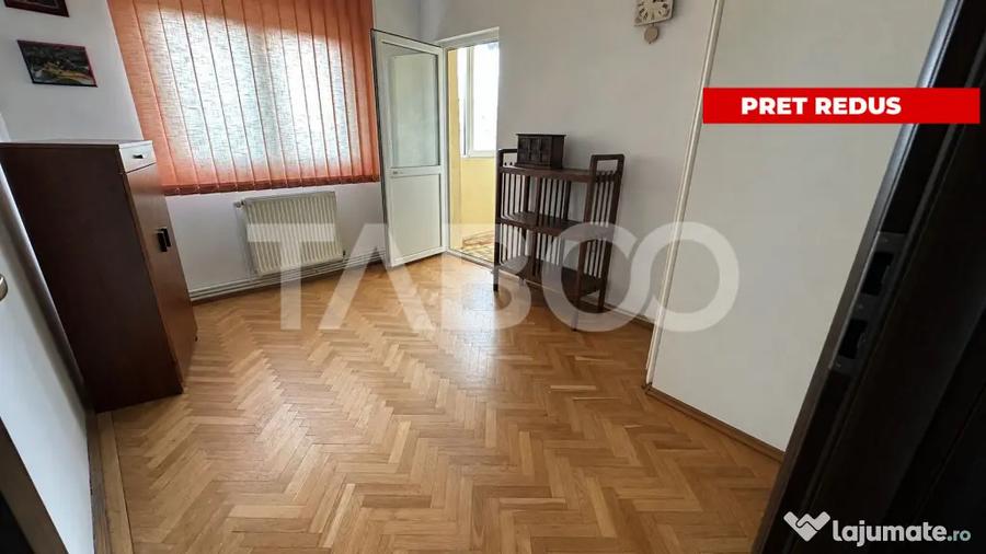 Apartament cu 4 camere decomandat în Ștrand