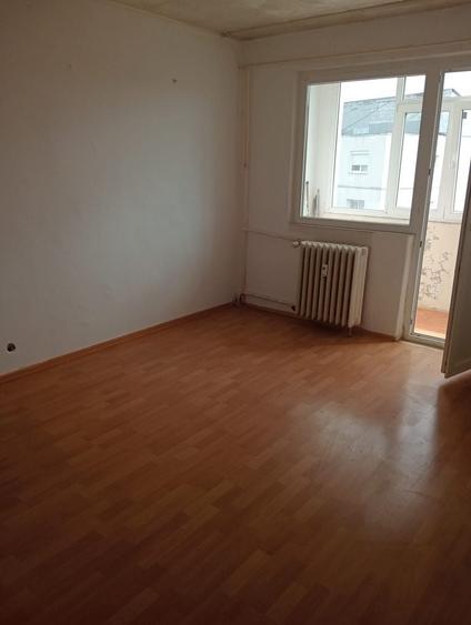 Apartament cu 2 camere semidecomandat în Milcov