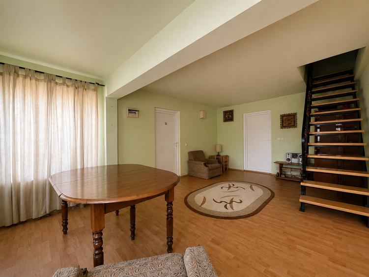 Casă individuală cu 4 camere cu Teren 1528 Mp în Letca Veche