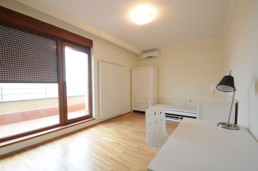 Apartament cu 6 camere decomandat, mobilat în Herăstrău