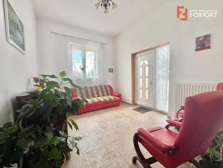 Casă cu 9 camere cu Teren 578 Mp în Ghiroda