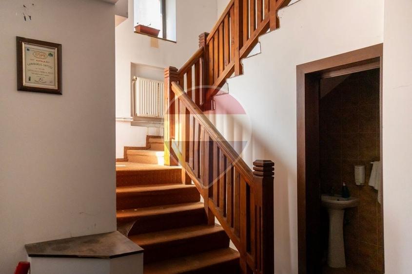 Hotel/Pensiune, de 1,300 mp, în Valea Râșnoavei