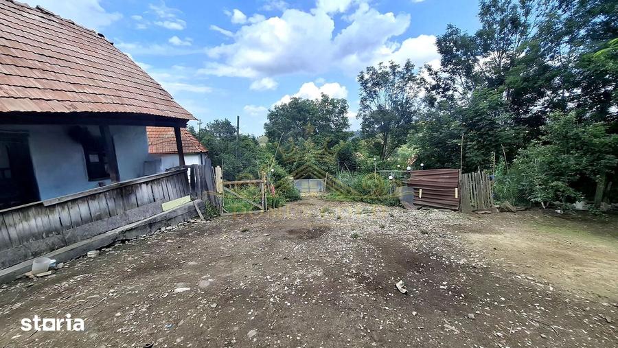 Casă cu 2 camere cu Teren 4000 Mp în Iara
