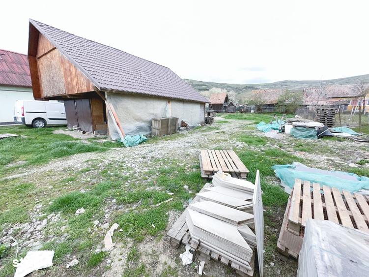 Casă cu 3 camere cu Teren 1176 Mp în Central