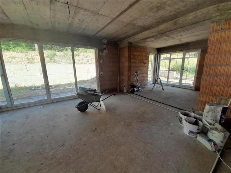 Casă individuală cu 4 camere cu Garaj în Feleacu