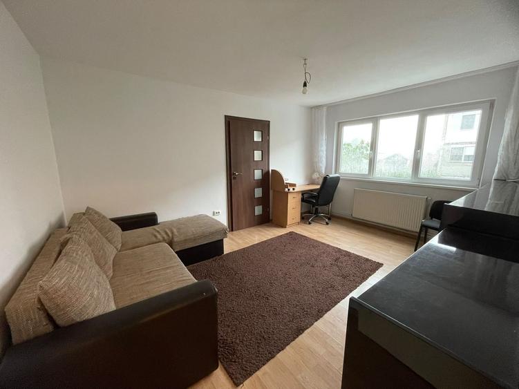 Apartament cu 2 camere semidecomandat, mobilat în Central
