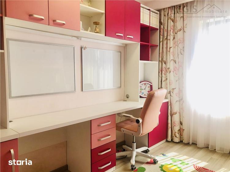 Apartament cu 3 camere decomandat, mobilat în Tractorul