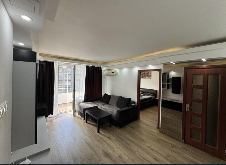 Apartament cu 2 camere semidecomandat, mobilat în P-ța Romană