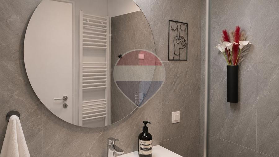 Apartament cu 3 camere decomandat, mobilat în Băneasa