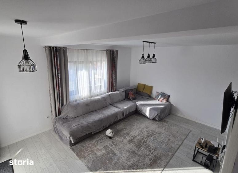 Casă cu 5 camere cu Teren 500 Mp în Breazu