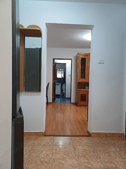 Apartament cu 3 camere semidecomandat în Mărăței