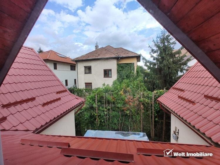 Casă individuală cu 7 camere cu Canalizare în Grigorescu