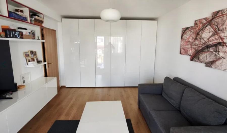 Apartament cu 2 camere decomandat în Tractorul