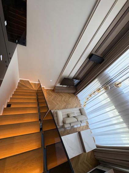 Penthouse cu 3 camere semidecomandat în Barbu Văcărescu