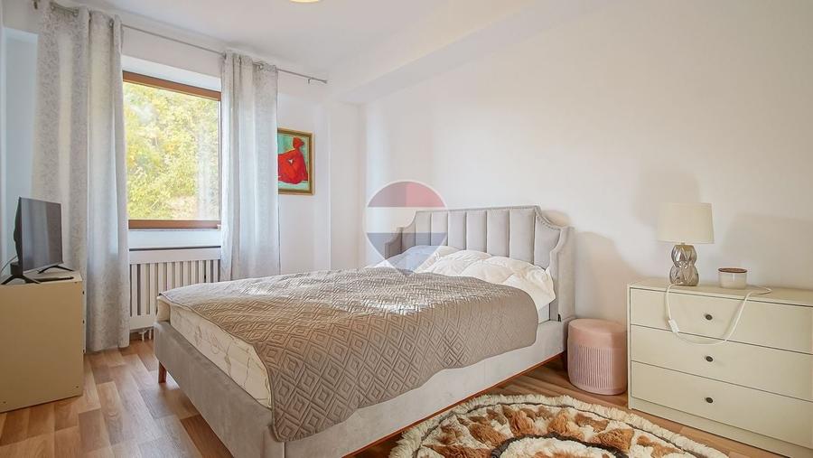 Apartament cu 3 camere semidecomandat, mobilat în Drumul Poienii
