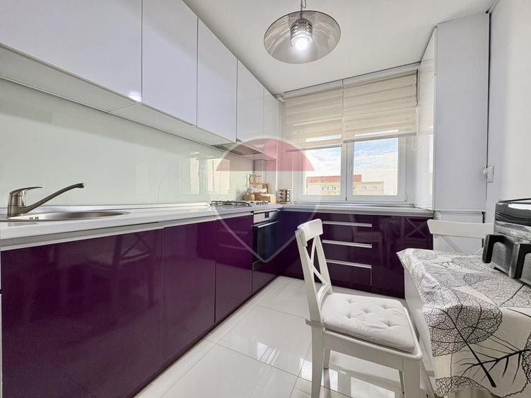 Apartament cu 4 camere semidecomandat, mobilat în Craiter
