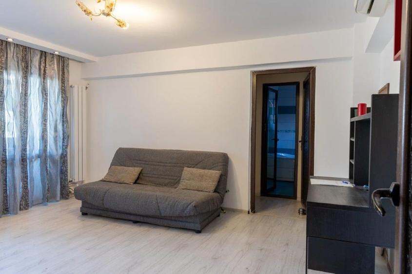 Apartament cu 3 camere, mobilat în Central