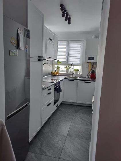 Apartament cu 3 camere semidecomandat în Central