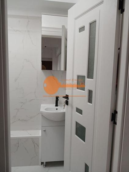 Apartament cu 3 camere semidecomandat în Păcii