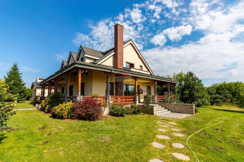 Casă individuală cu 6 camere cu Piscina în Gagu