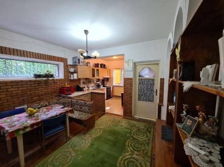 Casă individuală cu 8 camere cu Garaj în Ultracentral