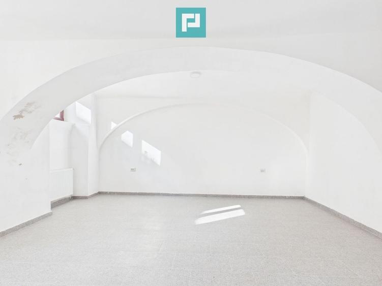 Apartament cu 2 camere semidecomandat în Boul Roșu