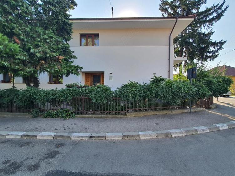 Apartament cu 2 camere nedecomandat, mobilat în 1 Mai